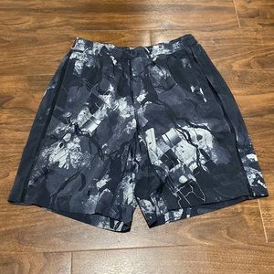 Lululemon Short 9" Grey Black size Medium